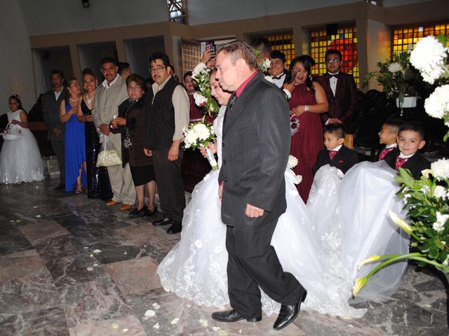 La boda de Irvin  y Ivonne  en Nezahualcóyotl, Estado México 8