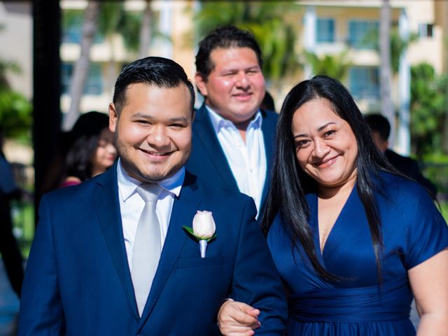 La boda de Rogelio y Cinthia en Cancún, Quintana Roo 19