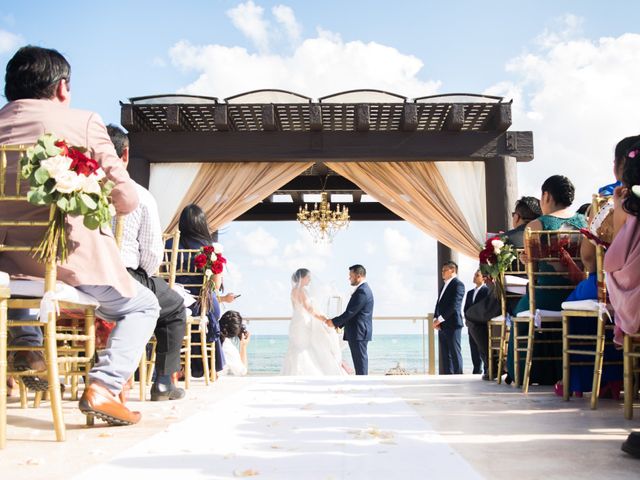 La boda de Rogelio y Cinthia en Cancún, Quintana Roo 23