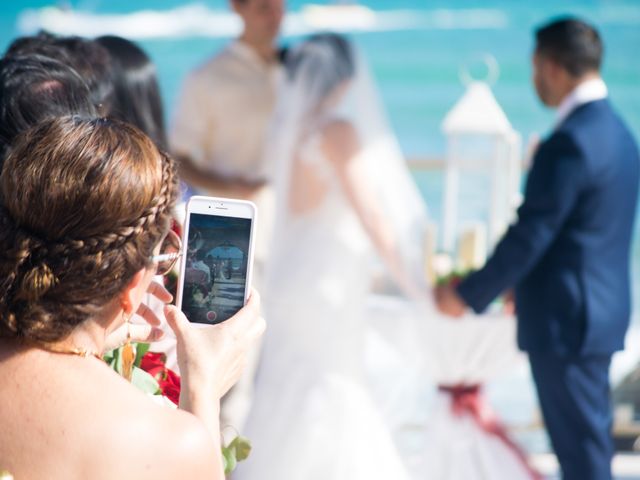 La boda de Rogelio y Cinthia en Cancún, Quintana Roo 25
