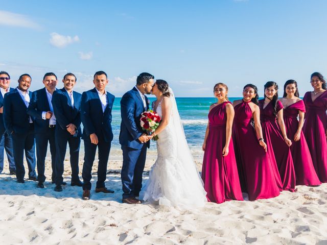 La boda de Rogelio y Cinthia en Cancún, Quintana Roo 29