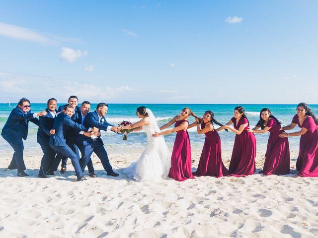 La boda de Rogelio y Cinthia en Cancún, Quintana Roo 30