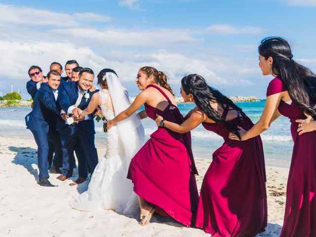 La boda de Rogelio y Cinthia en Cancún, Quintana Roo 31