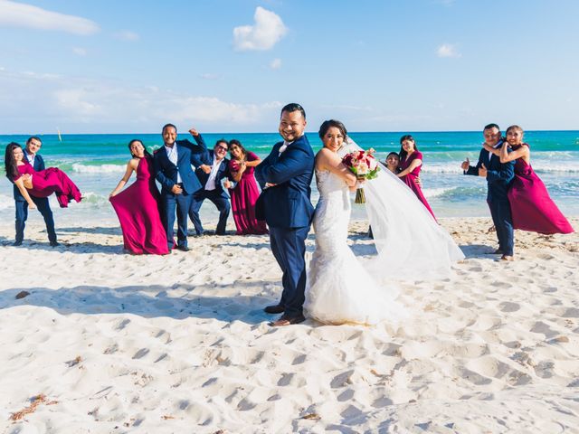 La boda de Rogelio y Cinthia en Cancún, Quintana Roo 32