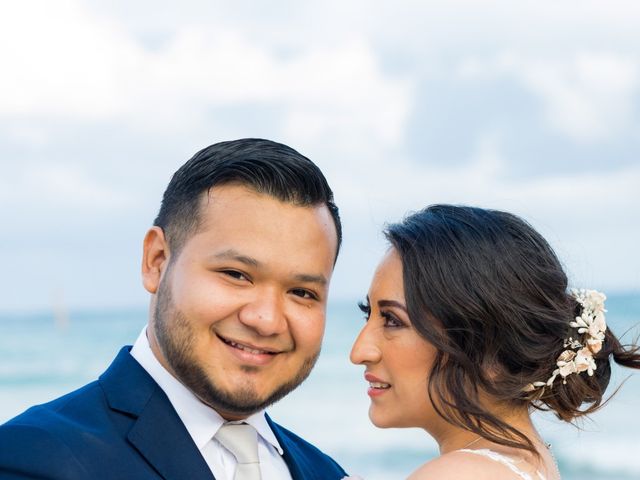 La boda de Rogelio y Cinthia en Cancún, Quintana Roo 45