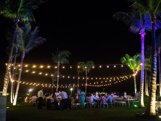 La boda de Rogelio y Cinthia en Cancún, Quintana Roo 66