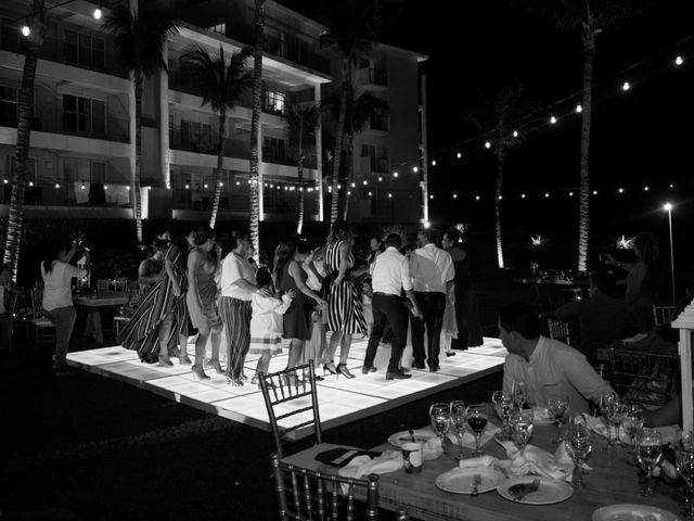 La boda de Rogelio y Cinthia en Cancún, Quintana Roo 67