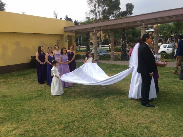 La boda de Joaquin  y Xochitl en Toluca, Estado México 10