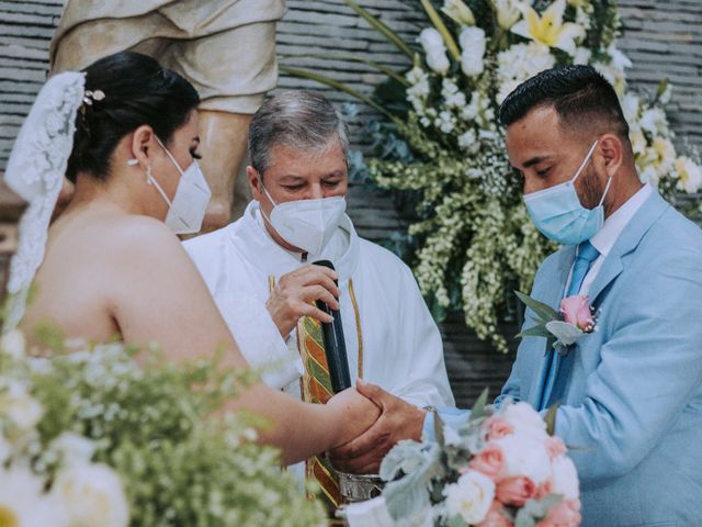 La boda de Alberto y Nora en Manzanillo, Colima 17