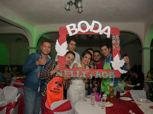 La boda de Robert  y Nelly  en Celaya, Guanajuato 30