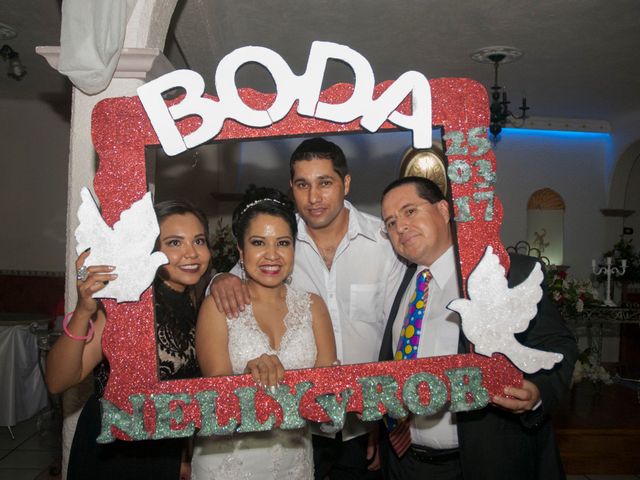 La boda de Robert  y Nelly  en Celaya, Guanajuato 32
