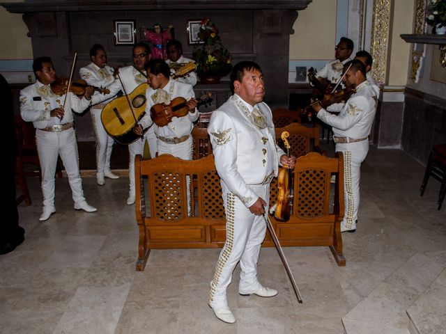 La boda de Javier y Mariela en Toluca, Estado México 12