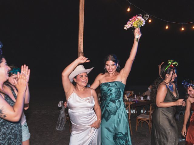 La boda de Anahí y Alex en Puerto Escondido, Oaxaca 33