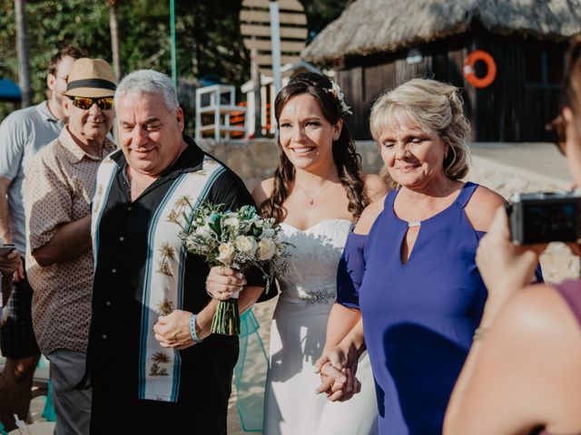 La boda de Chris y Lindsay en Huatulco, Oaxaca 48