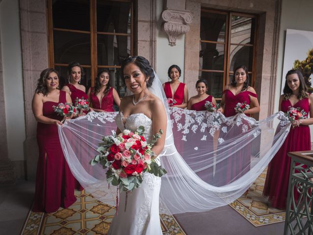 La boda de Juan y Leticia en Morelia, Michoacán 30