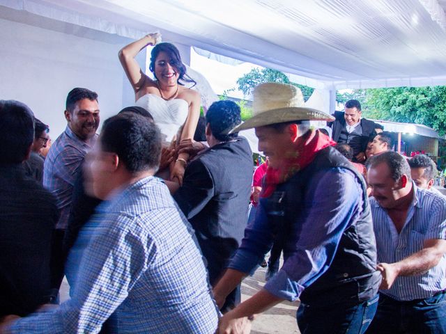 La boda de Roger y Faty en Santa Cruz Xoxocotlán, Oaxaca 13