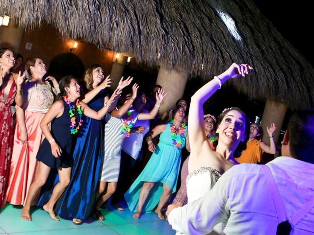 La boda de Oscar y Gabriela en Ixtapa Zihuatanejo, Guerrero 26