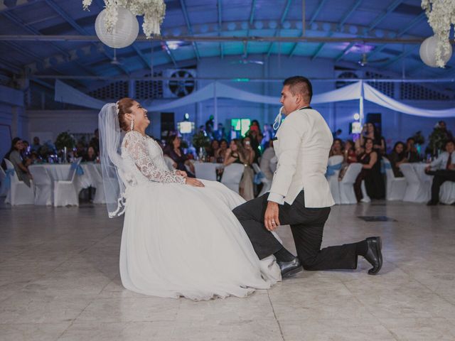 La boda de Carlos y Karla  en Mazatlán, Sinaloa 55