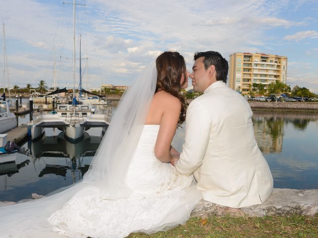 La boda de Mario y Daniela en Mazatlán, Sinaloa 36