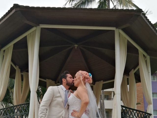 La boda de Marco y Vianney en Puerto Vallarta, Jalisco 13