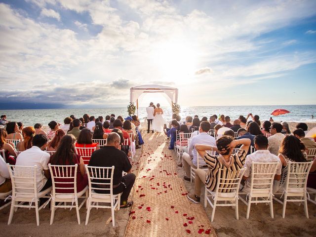 La boda de Job  y Adriana  en Puerto Vallarta, Jalisco 4