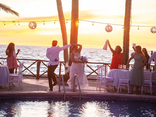 La boda de Job  y Adriana  en Puerto Vallarta, Jalisco 5