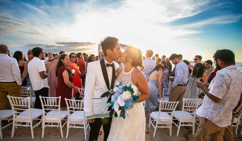 La boda de Job  y Adriana  en Puerto Vallarta, Jalisco