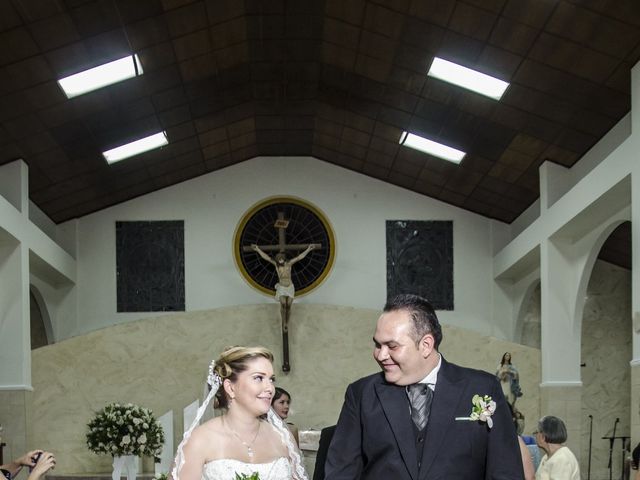 La boda de Gisellys y Franklin en Rosarito, Baja California 39