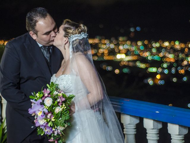 La boda de Gisellys y Franklin en Rosarito, Baja California 53