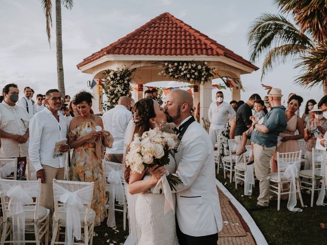 La boda de Antonio y Margarita en Isla Mujeres, Quintana Roo 24