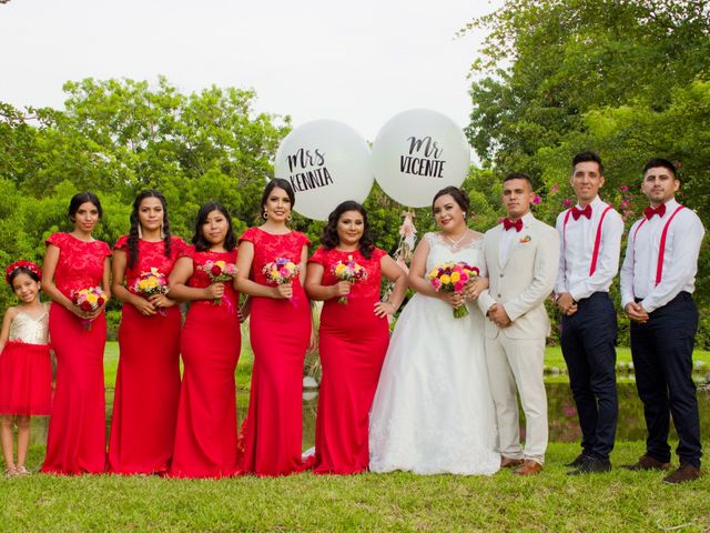 La boda de Vicente  y Kennia en Lázaro Cárdenas, Michoacán 4