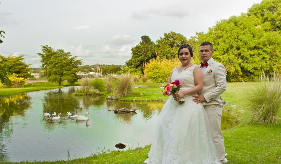 La boda de Vicente  y Kennia en Lázaro Cárdenas, Michoacán