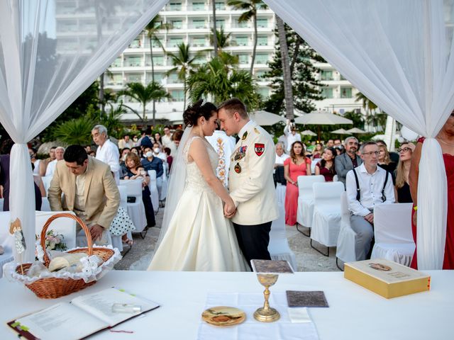 La boda de George y Claudia en Acapulco, Guerrero 16