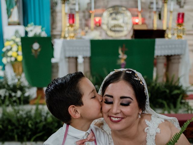 La boda de Juan Jesús  y Dulce  en La Piedad, Michoacán 12