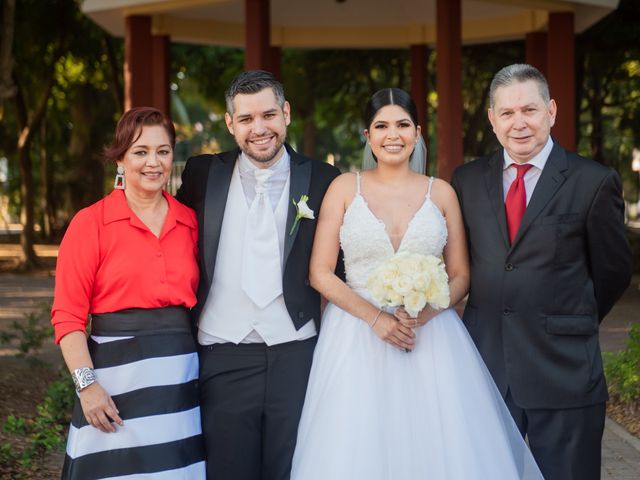 La boda de Víctor y Sayra en Mazatlán, Sinaloa 32