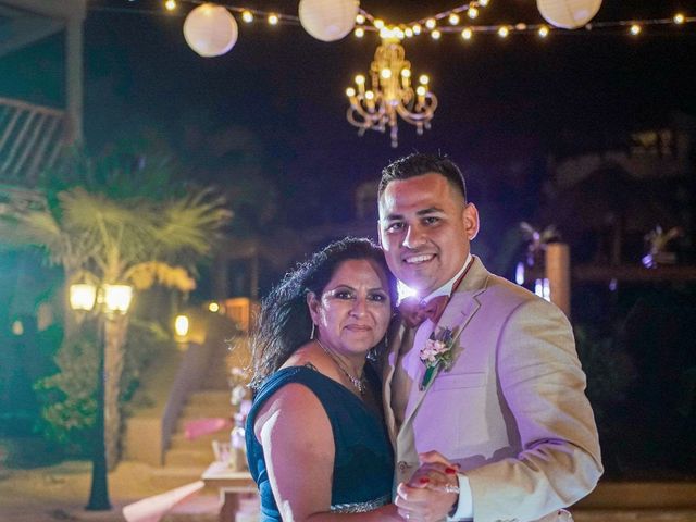 La boda de Gustavo González  y Ariadna Torres  en Cozumel, Quintana Roo 27