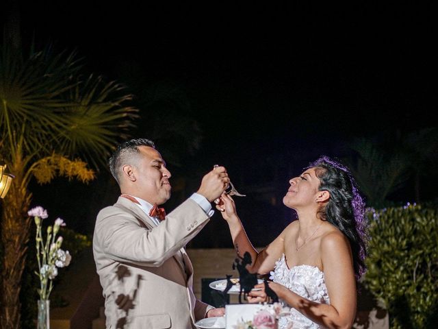 La boda de Gustavo González  y Ariadna Torres  en Cozumel, Quintana Roo 30