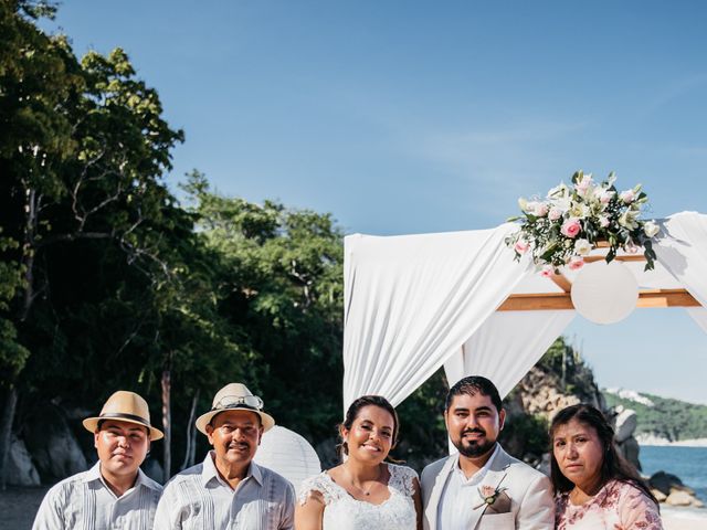 La boda de Roberto y Nayeli en Huatulco, Oaxaca 33