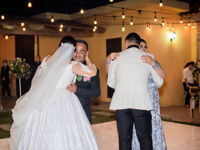 La boda de Juan Carlos y Casandra en Mazatlán, Sinaloa 28