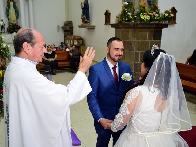 La boda de Gilberto y Sinthia en Comala, Colima 6