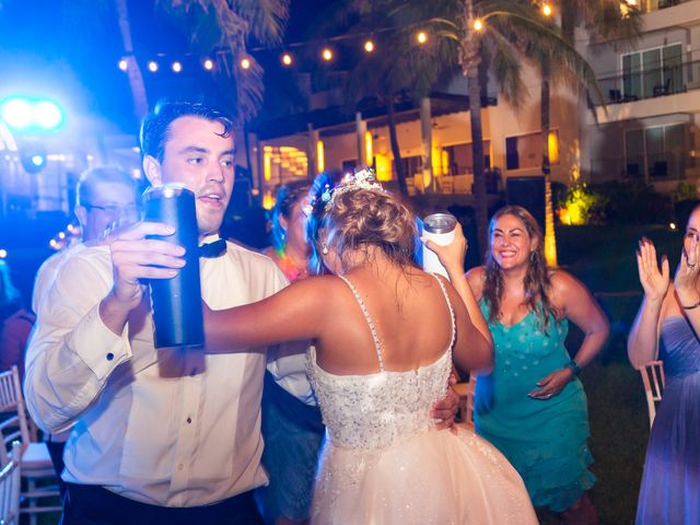 La boda de Salvador y Natalia en Cancún, Quintana Roo 35