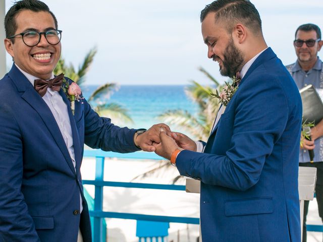 La boda de Jonhatan y Roberto en Cancún, Quintana Roo 27