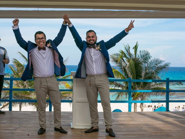 La boda de Jonhatan y Roberto en Cancún, Quintana Roo 31