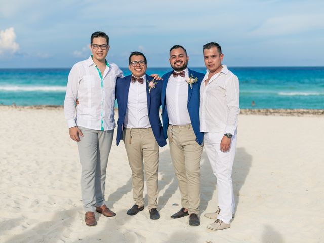 La boda de Jonhatan y Roberto en Cancún, Quintana Roo 34
