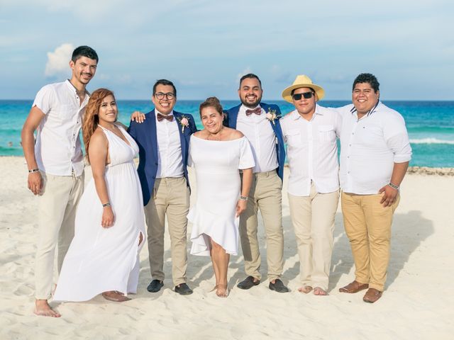 La boda de Jonhatan y Roberto en Cancún, Quintana Roo 37