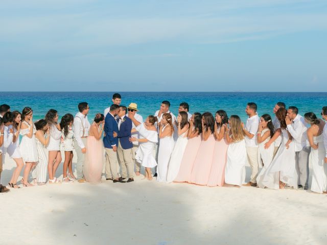 La boda de Jonhatan y Roberto en Cancún, Quintana Roo 38