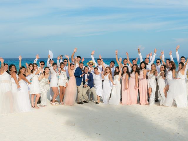 La boda de Jonhatan y Roberto en Cancún, Quintana Roo 40