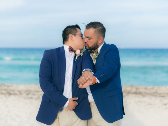 La boda de Jonhatan y Roberto en Cancún, Quintana Roo 42
