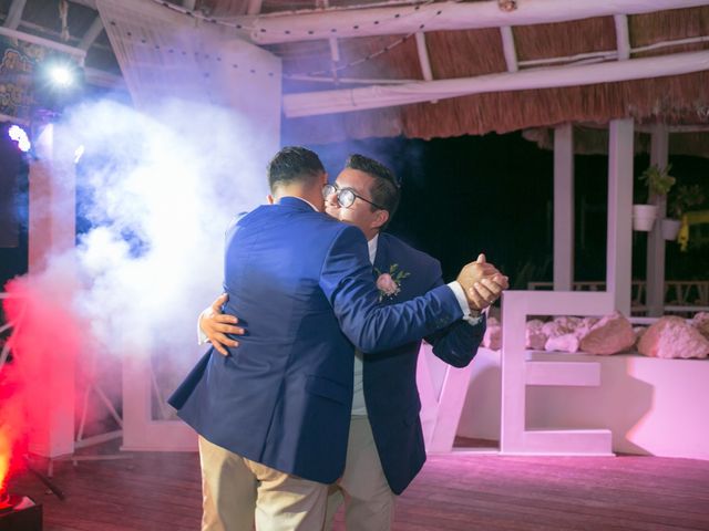 La boda de Jonhatan y Roberto en Cancún, Quintana Roo 48