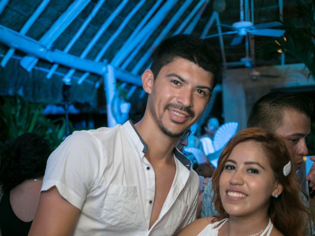 La boda de Jonhatan y Roberto en Cancún, Quintana Roo 56